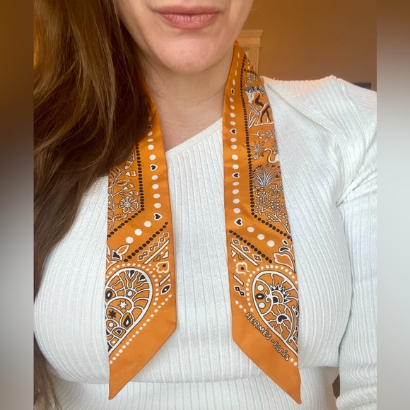 Hermes Rare Collector Scarf Silk Twilly
Entre Ciel Et Mer Bandana Pattern Orange - Picture 13 of 13